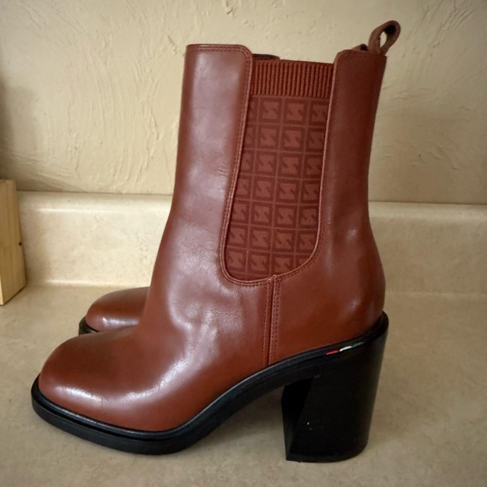 Like New brown Sarto Franco Women’s Paula leather squared toe boots size 6‎